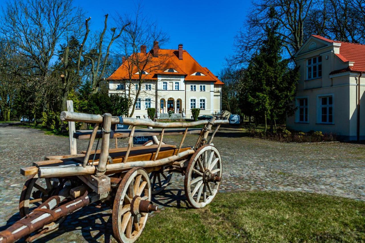Palac W Debinie Krzeszkowice Exterior photo